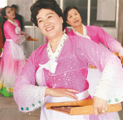 只要您和团队有演艺才能就可来棋盘山演出——小长假关东影视城喊您当主角