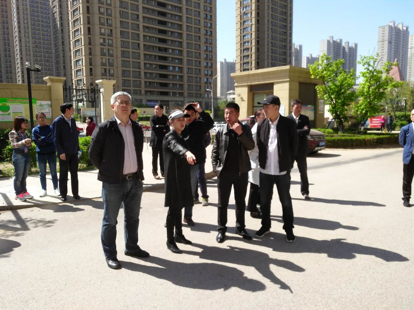 创城例会进现场实地办公解难题——白塔街道现场召开第四次创城工作例会解决...