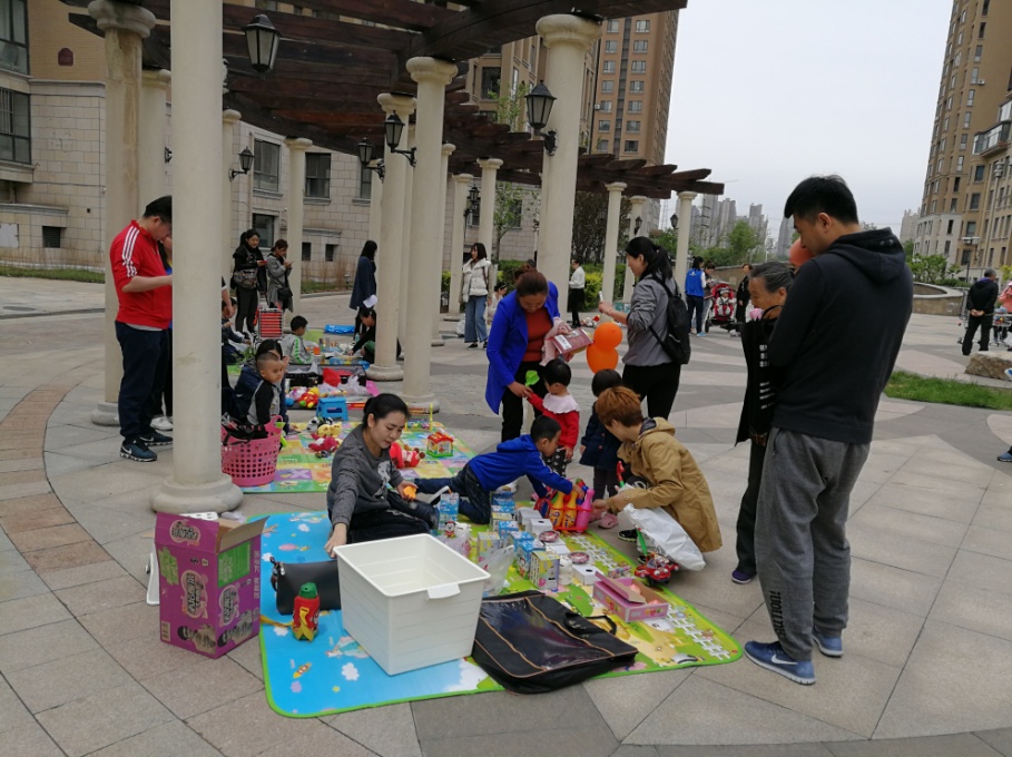 爱家郦都社区工青妇开展“爱整理·春季易物节”活动