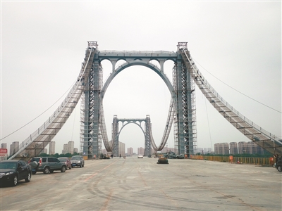 东塔跨浑河桥桥面昨日贯通