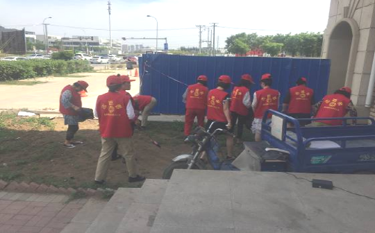 格林英郡社区团支部开展“清洁大沈阳助力三城联创”志愿服务活动