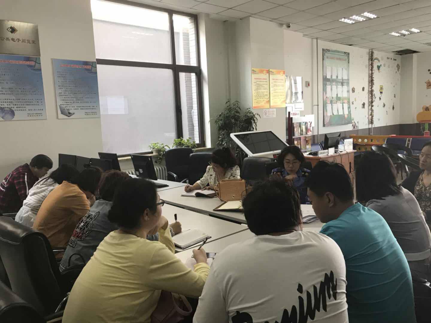 “食品安全”任务重白塔街道在行动