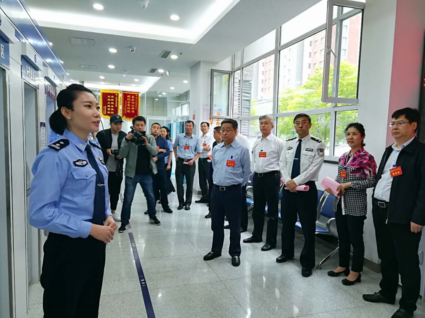 浑南区人大常委会视察市公安局浑南分局推行公安“订制化+”服务打造便民利...