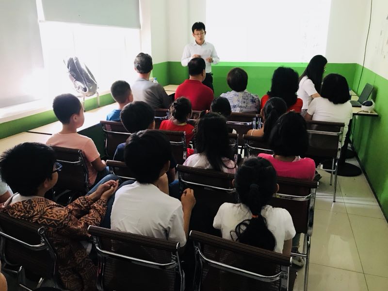 浑河站东街道糖厂子社区团支部联合东北大学马克思主义学院、北京贺思丁教育...