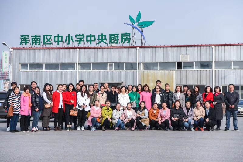 我区中小学中央厨房圆满完成学生家长参观接待工作