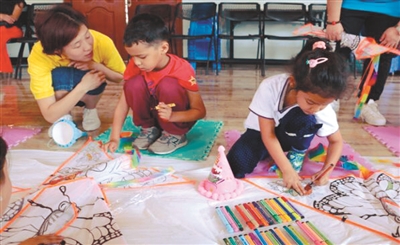 浑南首创国际社区 开展“放飞童心，快乐成长”手工活动