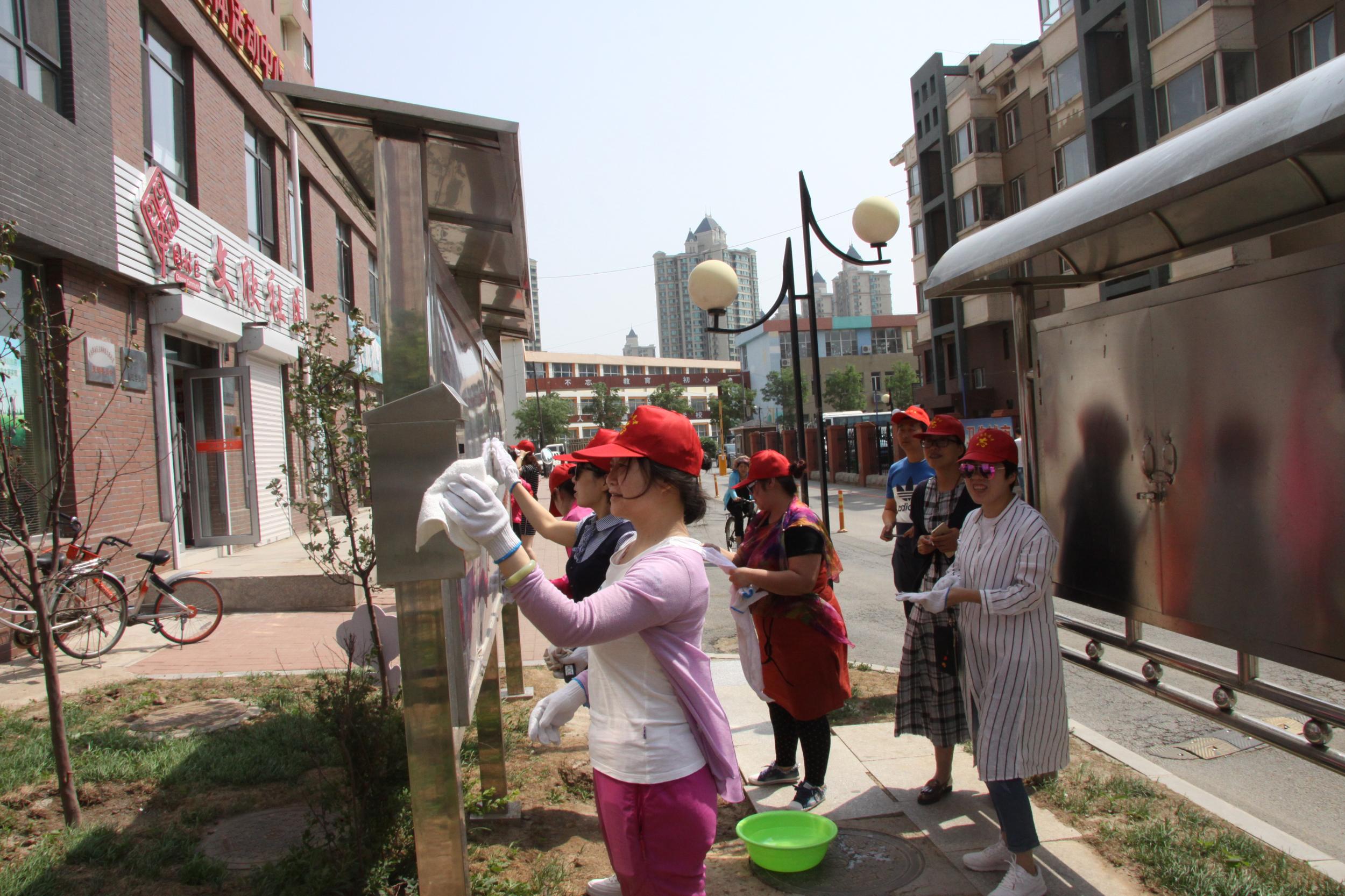 区财政局深入东湖街道文欣苑社区开展志愿实践活动