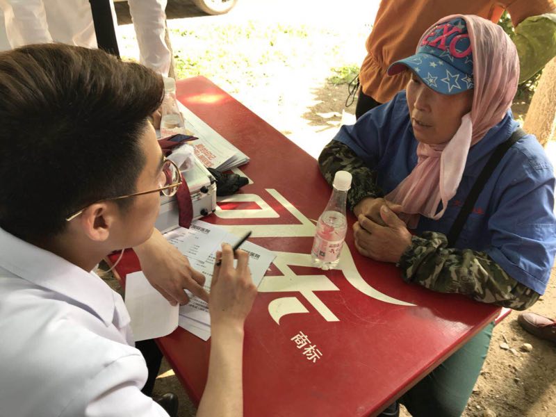 东北国际医院眼科团支部走进天泰瀚宇社区开展“送健康，守护创城视角”眼科...