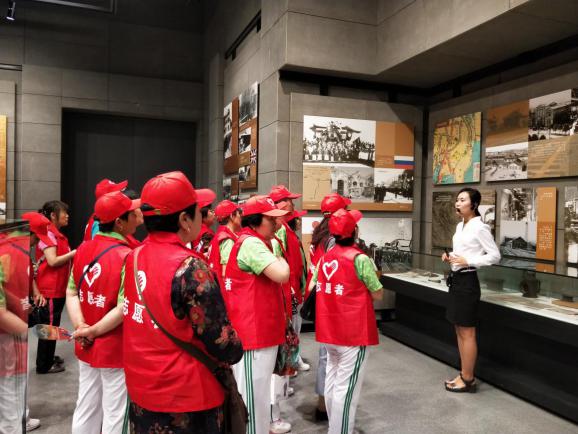 白塔街道全运村社区团支部开展“参观沈阳工业发展史，立足本职促振兴”主题...