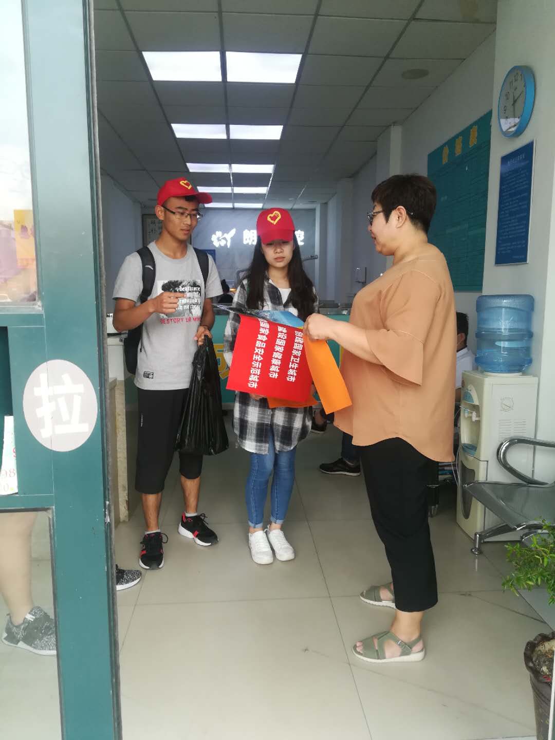 东北大学第二批志愿服务团队进驻新塔社区开展“让青春在创城中熠熠生辉，为...