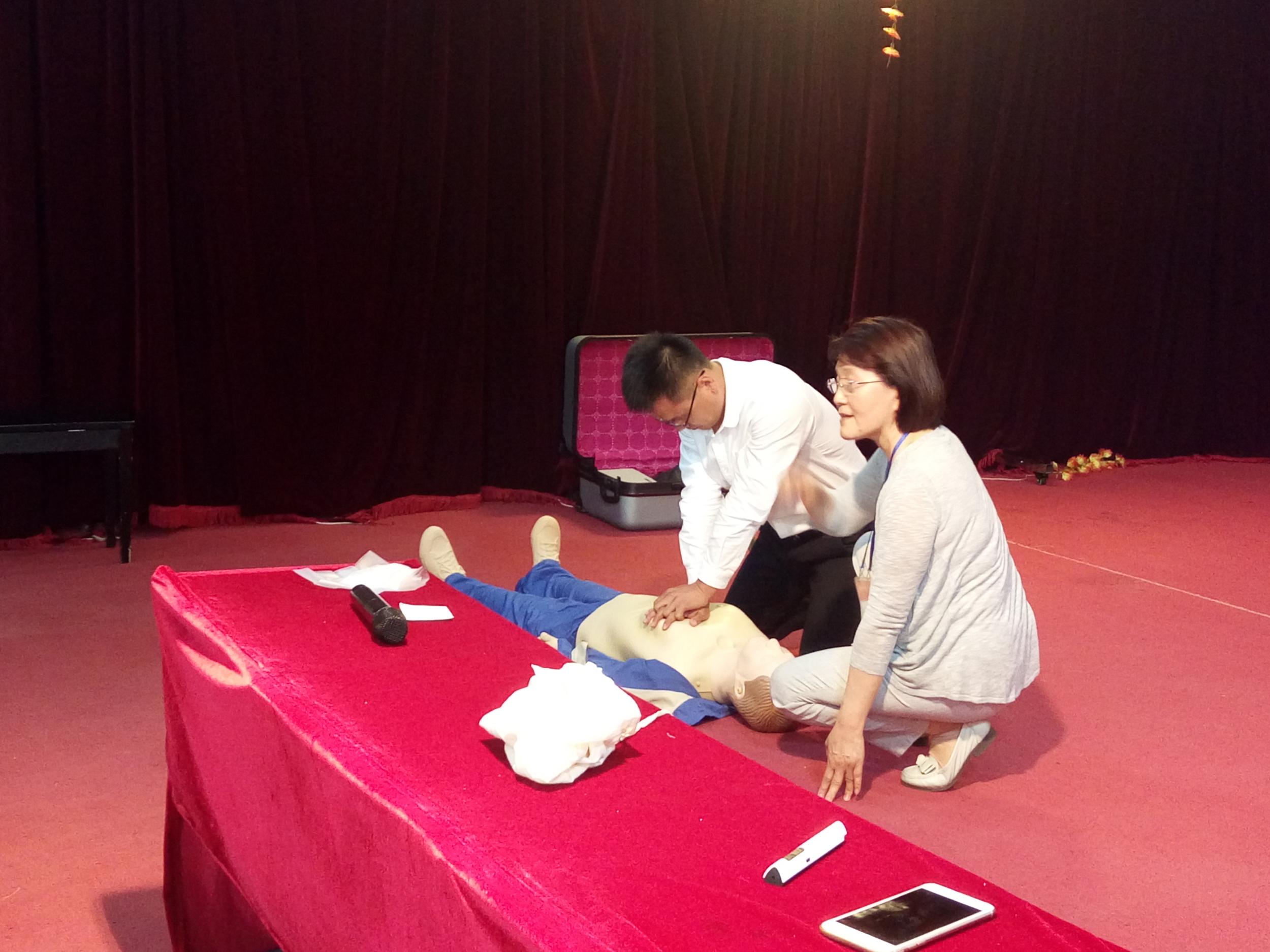 深入研究应急救护为师生安全保驾护航——浑南区教育局组织开展应急救护技能...