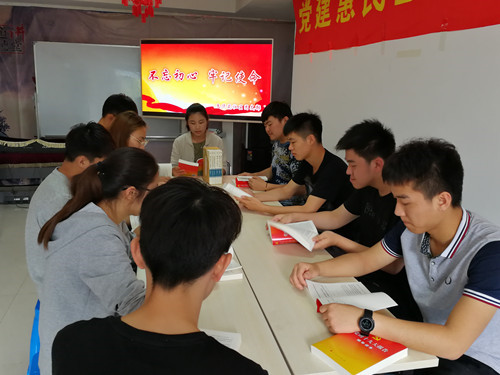 文华苑社区团支部开展“让青春遇见经典·用书籍滋润心灵”读书活动