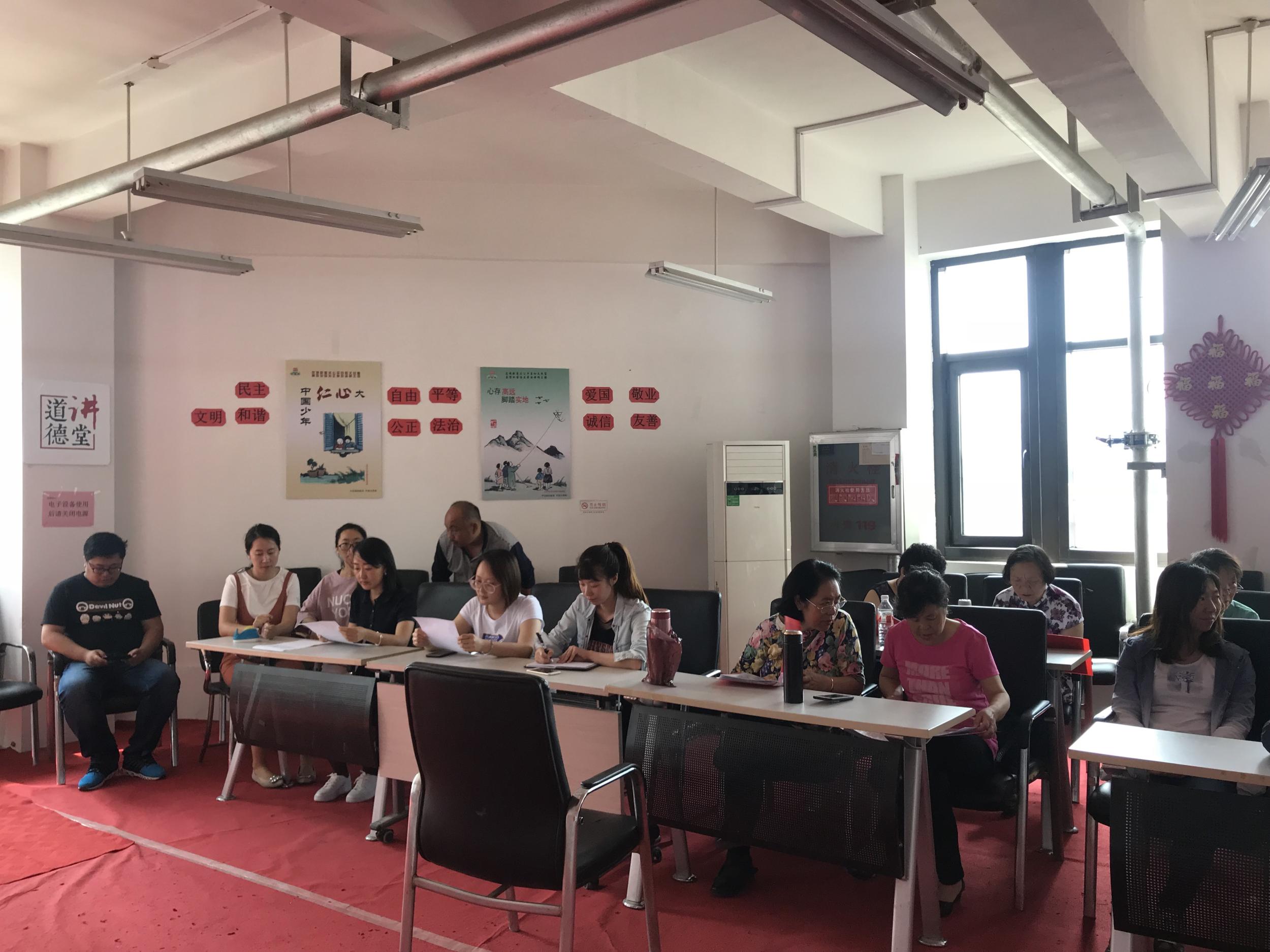 浑河站东街道库榆社区团支部开展“爱护环境保护白塔河助力三城联创”宣传活动