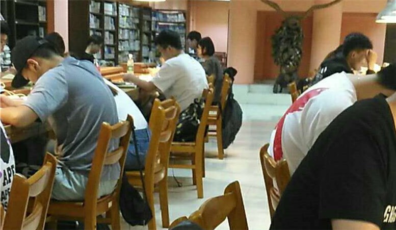 万科新里程社区团支部开展“让青春遇见经典用书籍滋润心灵”读书活动