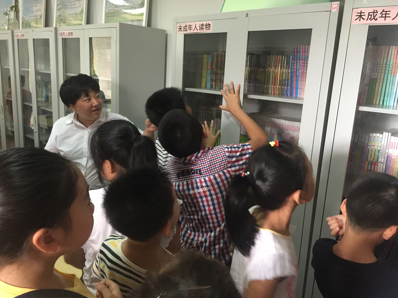 五三街道金水花城社区团支部开展“让青春遇见经典用书籍滋润心灵”读书活动