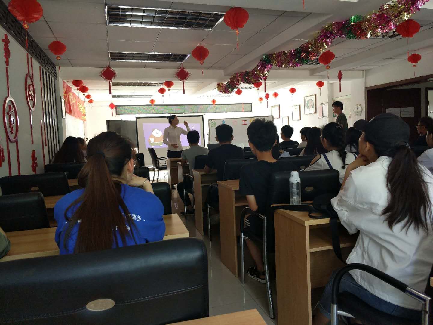 五三街道嘉华社区团支部与沈阳理工大学志愿服务队开展“四点半课堂”暨“故...