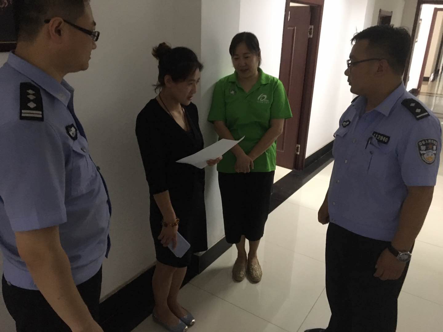 创建卫生城市 大家一起向城市牛皮癣说不