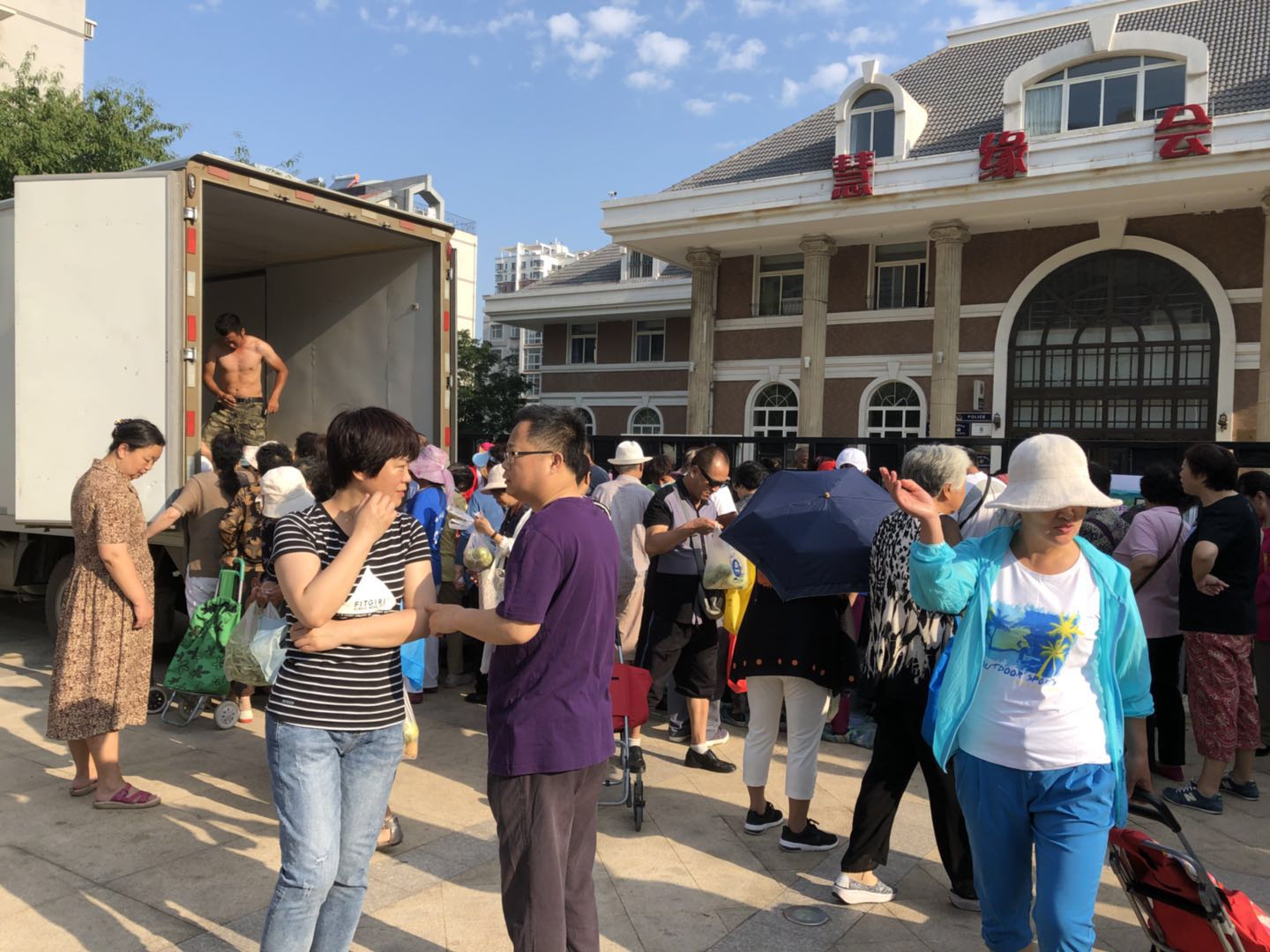 慧缘社区蔬果生鲜大篷车便民利民惠民暖人心