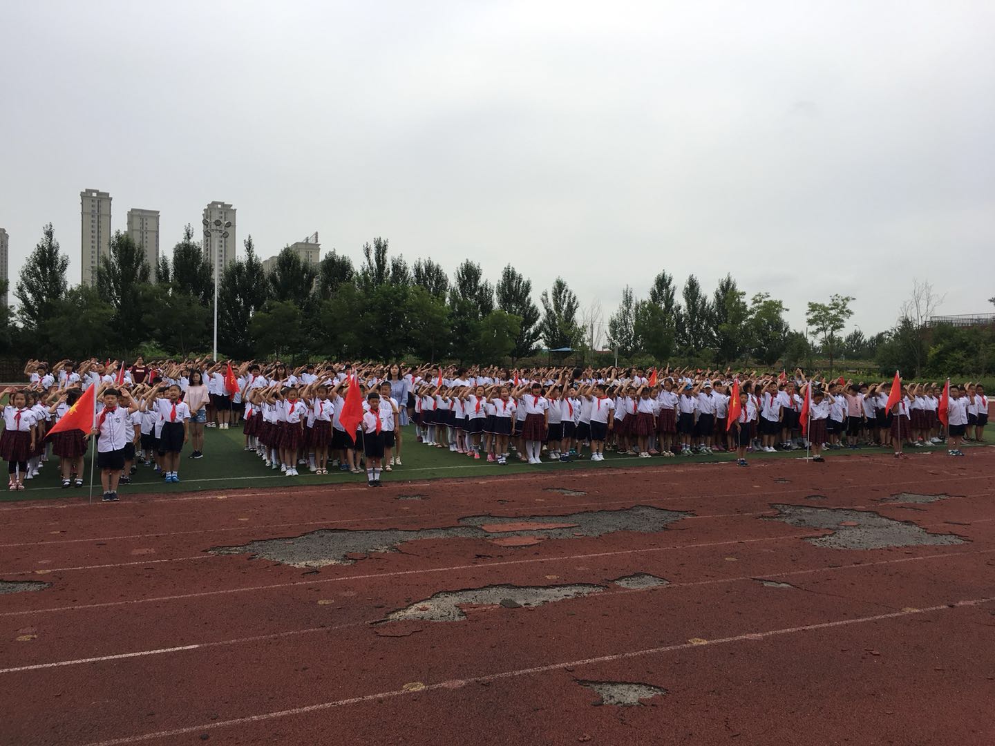 白塔小学举行“红领巾心向党,我与祖国 共成长”主题升旗仪式