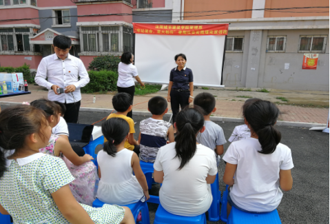 为祖国点赞——世纪新城社区党委联合沈阳城市建设学院组织居民观看《厉害了...