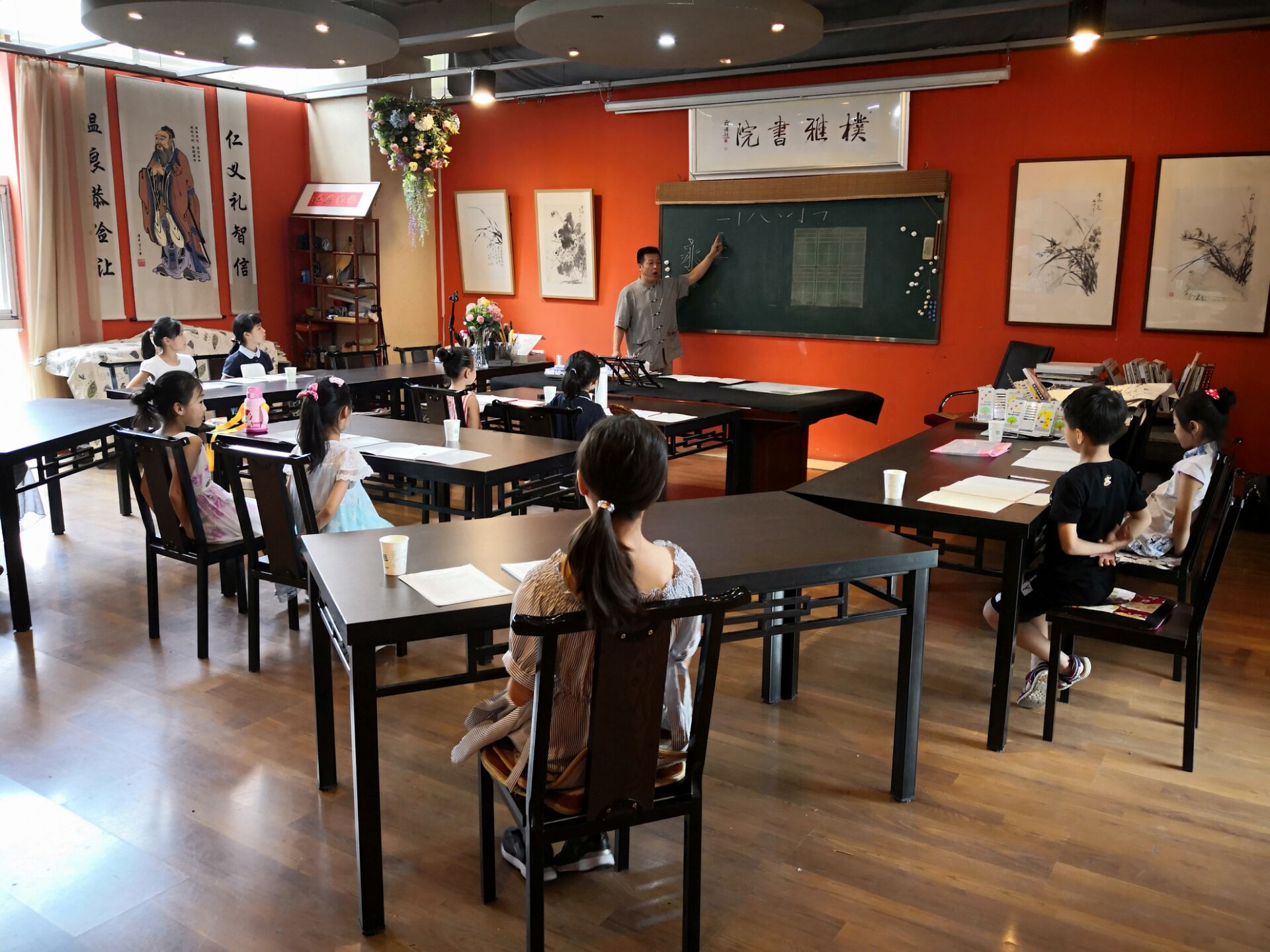 浦江社区团支部邀请朴雅书院开展“名家面对面”国学书画公益课堂活动