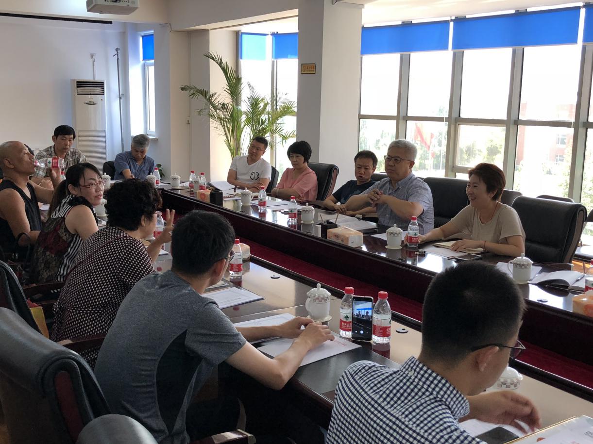 白塔街道针对君海朗郡小区业主拥堵街路的情况召开专题会议