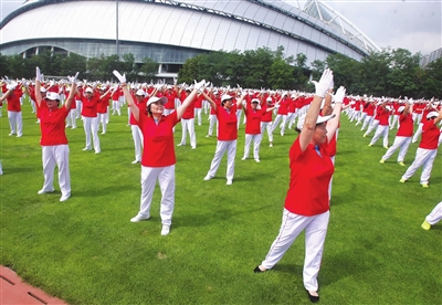 全民健身日千人广播体操震撼全场