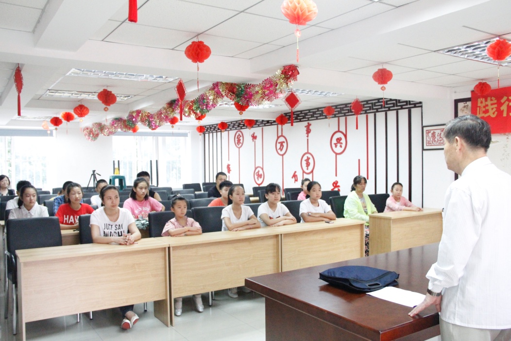 听五三往事历史，唤少年爱国情怀——嘉华社区青少年暑期活动