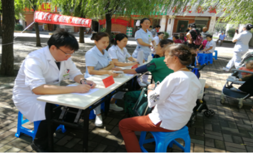 爱心义诊进社区贴心服务暖民心——世纪新城社区党委联合东北国际医院党支部...