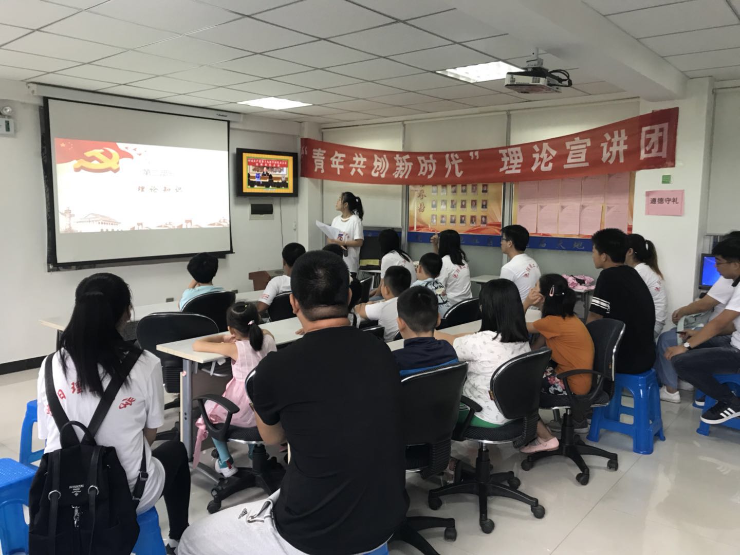 沈阳理工大学十九大理论宣讲团走进优品天地社区开展“学习新理论做合格接班...