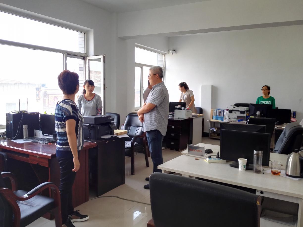 白塔街道主要领导到机关办公室检查指导工作