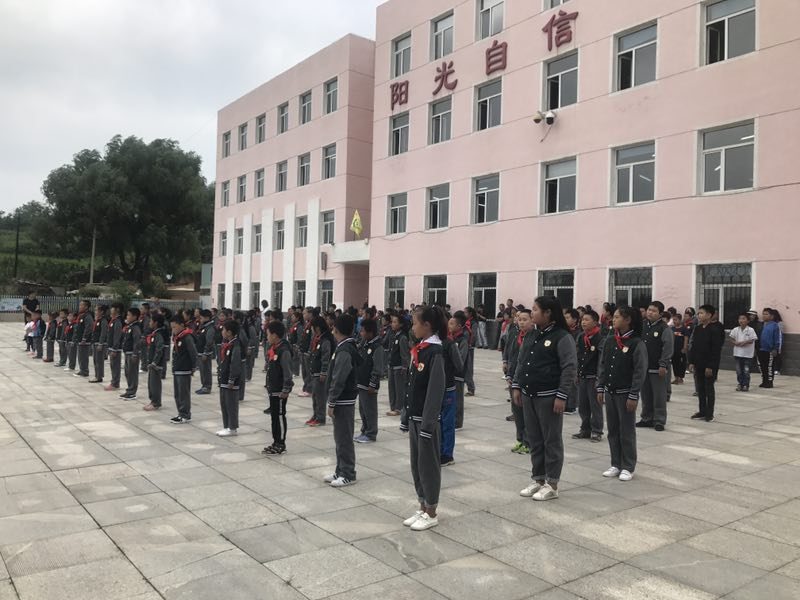 王滨希望学校举行“新学期新风貌新起点新展望”主题升旗仪式