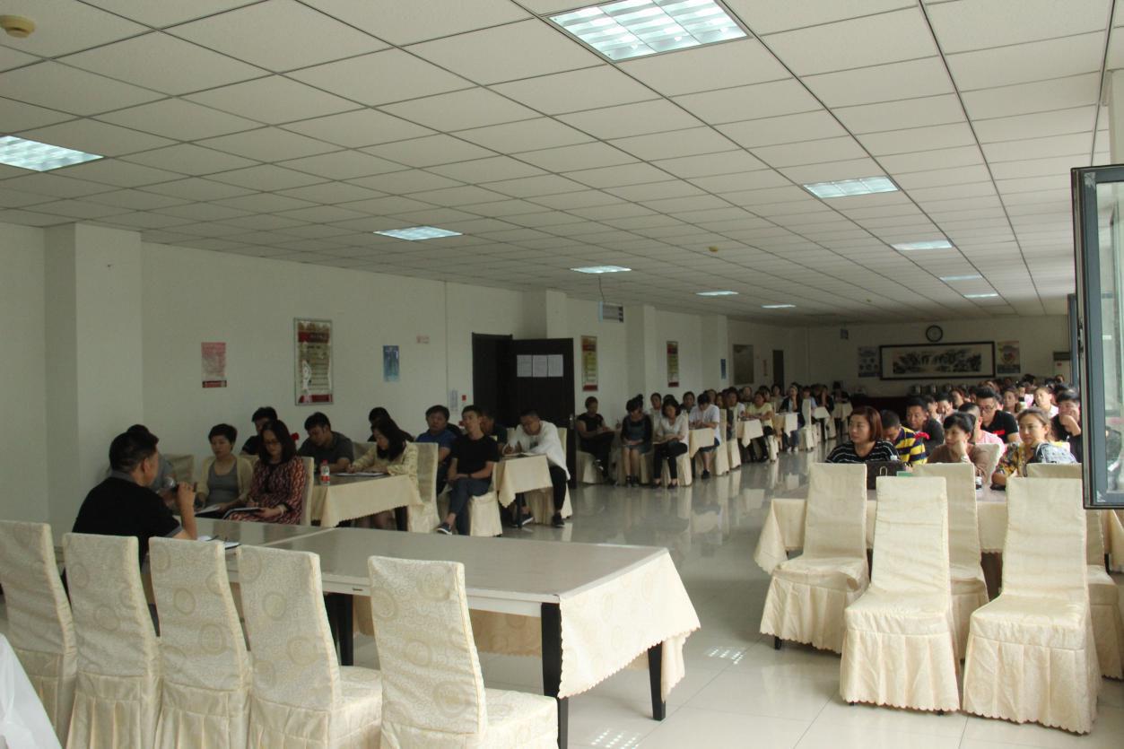 机关餐饮服务中心召开创城工作大会