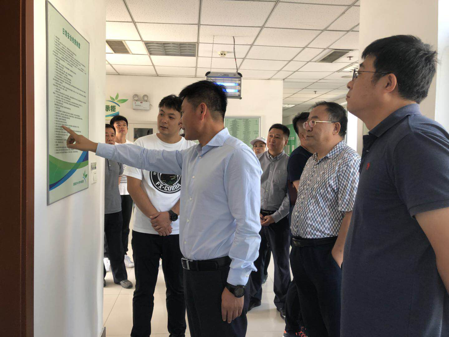 王立勋主任一行5人视察中央厨房