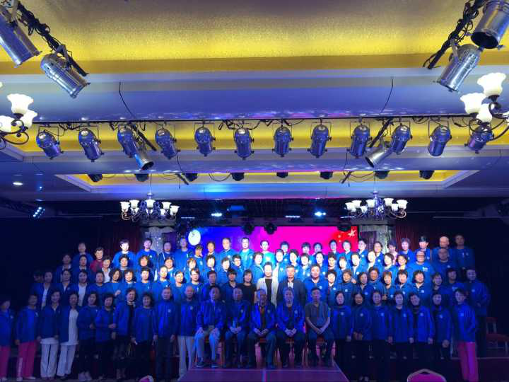 情满双节爱在社区慧缘社区开展工会志愿者双节联欢会