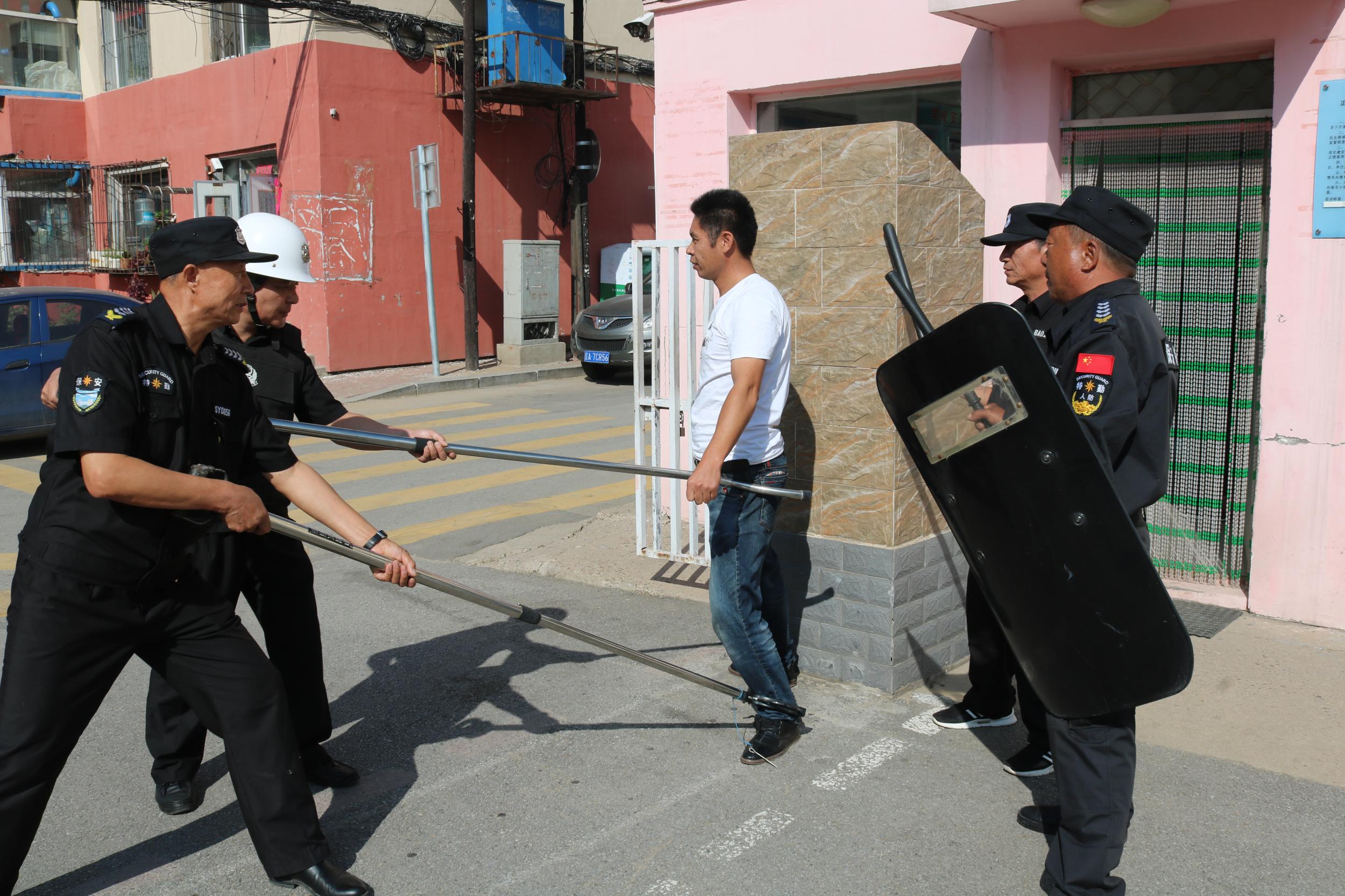 东陵路小学开展校园反恐防暴演习活动