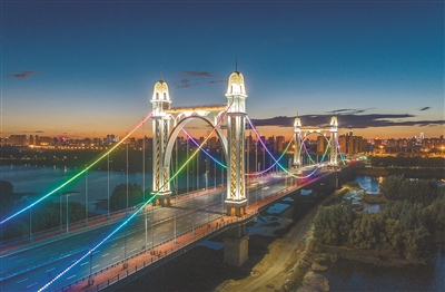东塔跨浑河桥穿上“晚礼服”