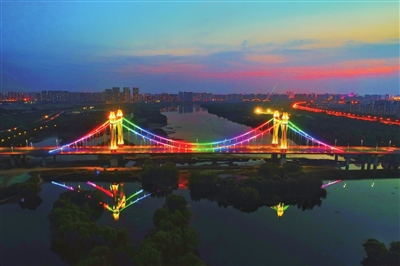 浑河戴上“彩色项链”