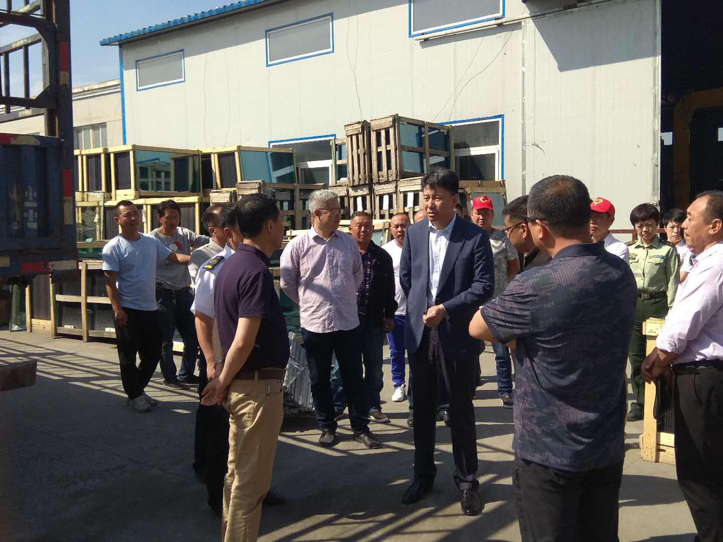 李军区长到白塔街道大羊安村等地进行安全生产检查