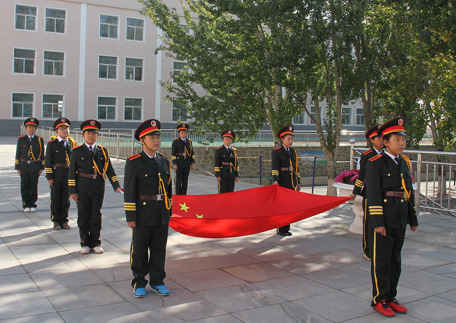 王滨希望学校举行“我为红领巾添光彩 争做新时代好少年”新生入队仪式