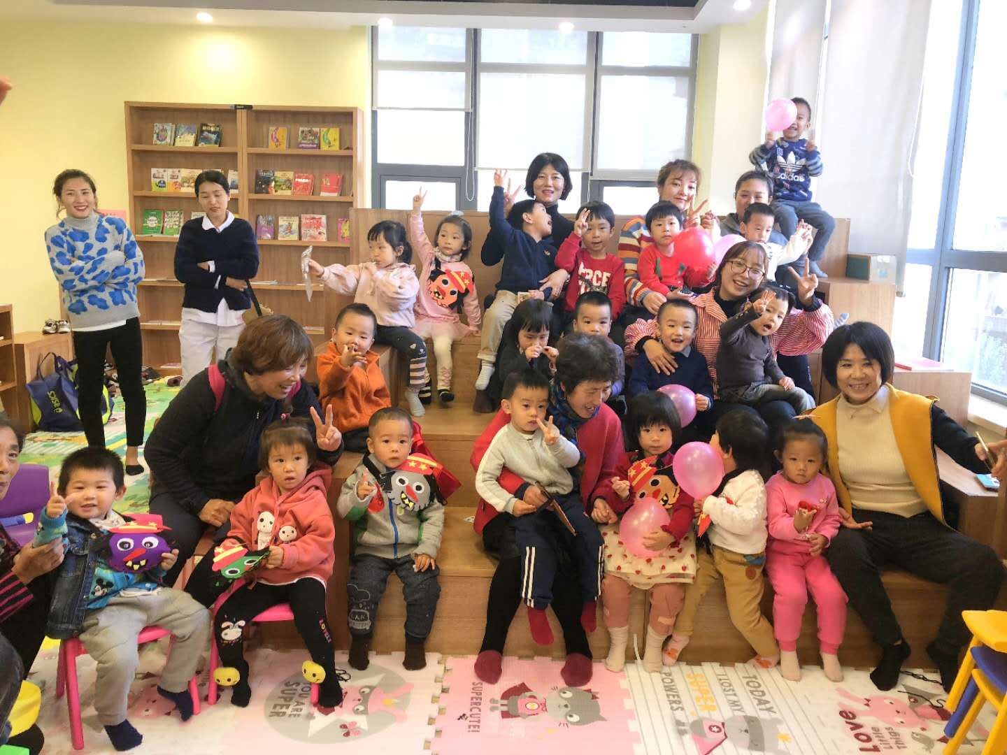 浑河站东街道首创国际社区团支部开展“快乐伴我成长”主题活动