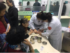 糖厂子社区团支部联合康泰卫生服务站开展免费秋季老年体检活动