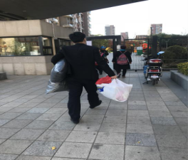 辽宁自贸区中沈企业服务有限公司团支部开展“冬季送温暖”志愿服务活动