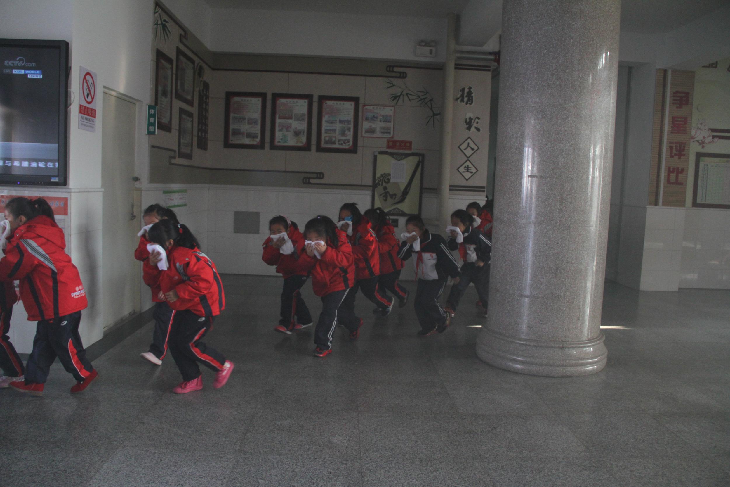 安全防范全民参与——沈阳市第七十二中学开展消防应急疏散演练活动