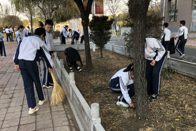 沈阳市第六十三中学开展“整洁校园从我做起”主题团日教育活动