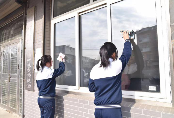 辽宁何氏医学院第二批志愿服务团队分别到仁镜社区、晓仁境社区开展“助力创...