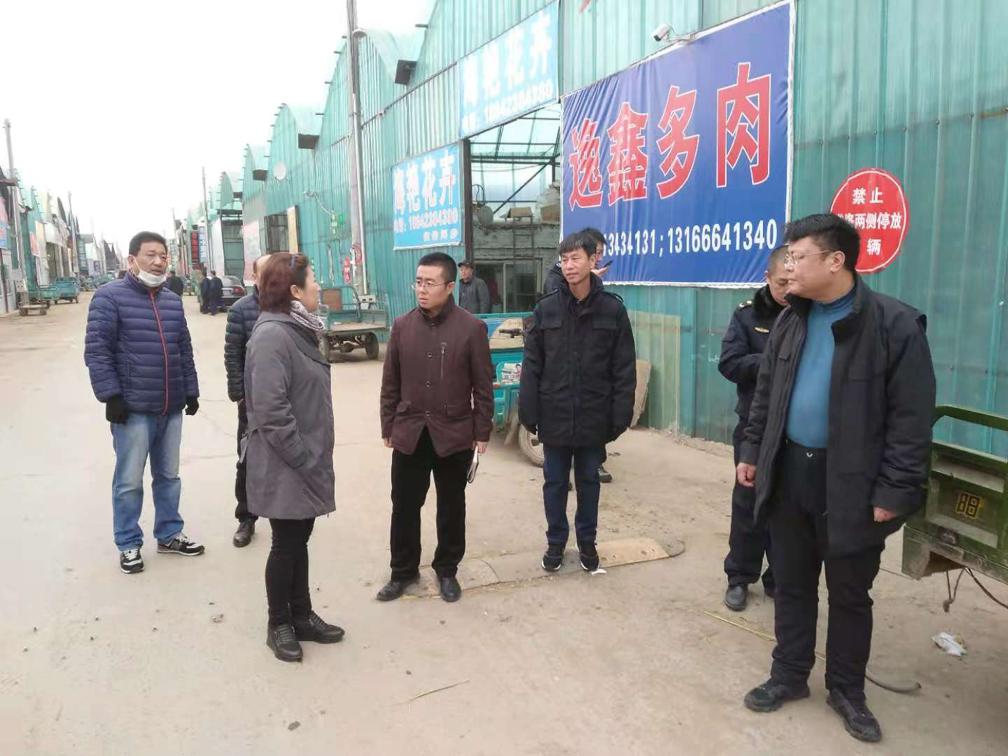 白塔上深花卉突发火情街道领导高度重视