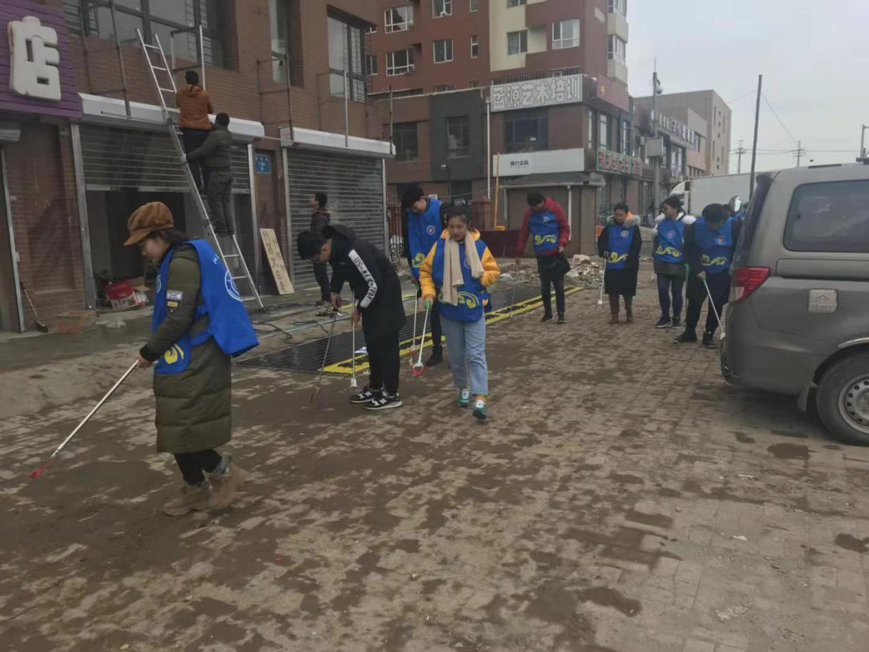 沈阳建筑大学第二批志愿服务团队到文欣社区开展“助力创城”志愿服务活动