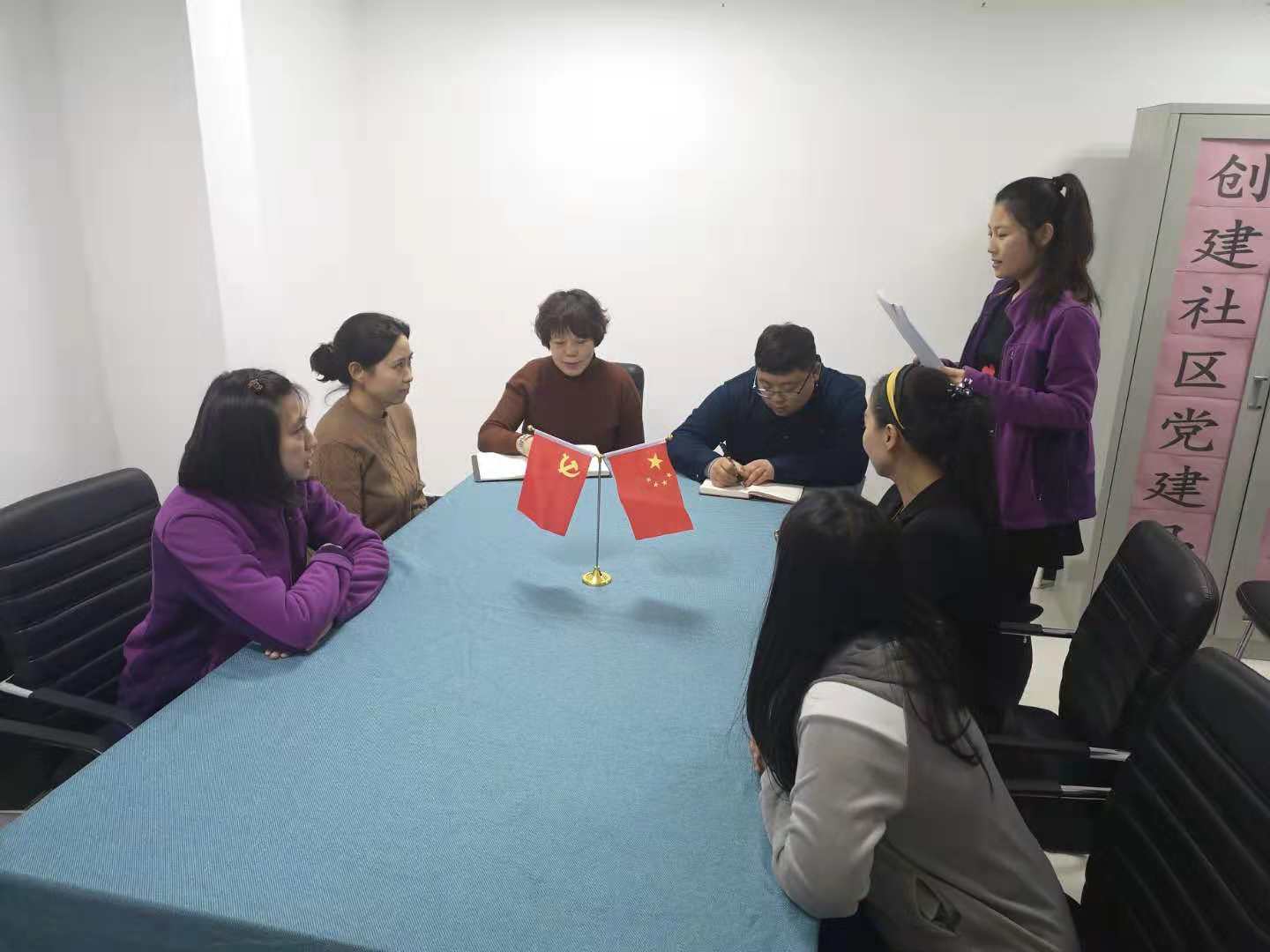 弘扬宪法精神·勇做时代先锋——文华苑社区团支部开展宪法宣传讲座