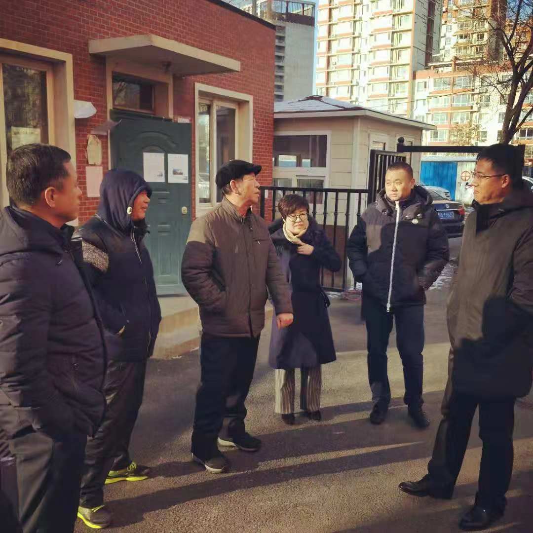 五三街道联合区直多部门到融顺小区现场办公